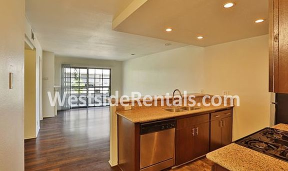 3rd image of 1550 N Fuller Ave APT 305