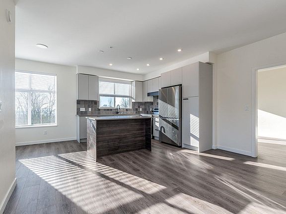 3rd image of 33920 Best Ave #311