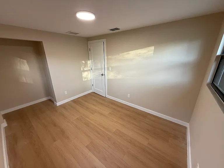 985 Cedarwood Ave — Photo 10