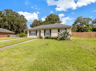 402 Sterling Creek Dr, Richmond Hill, GA 31324