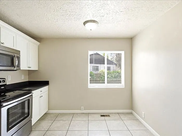 1026 S Montgomery St — Photo 5