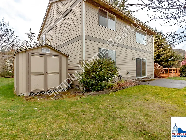 4100 Campus Green Dr NE — Photo 30