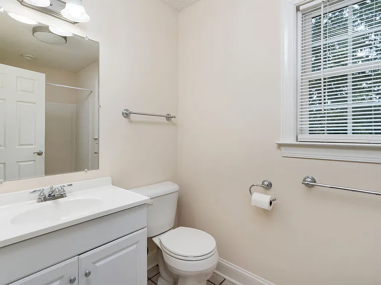 205 College Cir — Photo 16