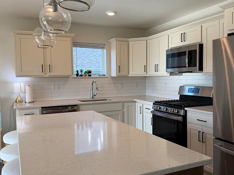 84 Huntington Dr — Photo 7