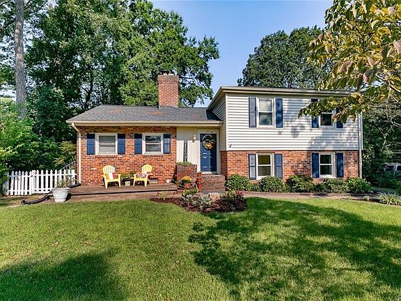 2nd image of 1714 Broadmoor Dr