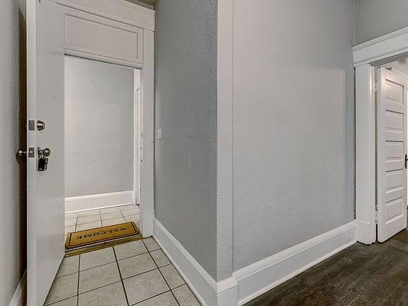 2nd image of 2737-2743-2749 Vernon Ter #2743-02
