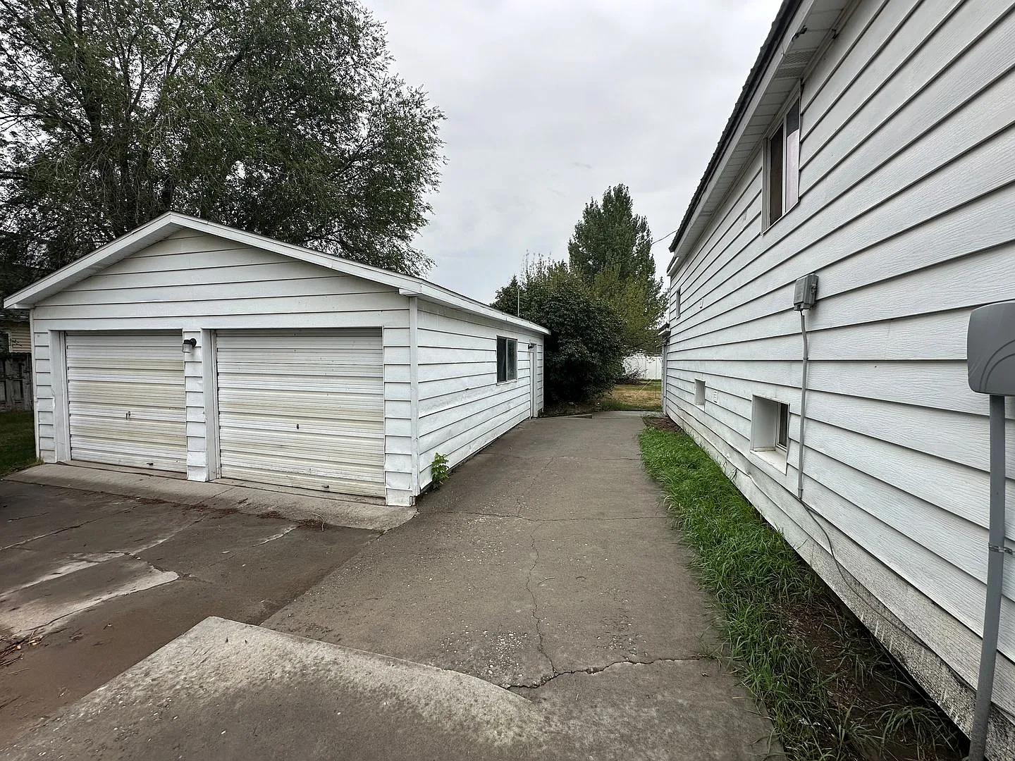 J471EN — Photo 3