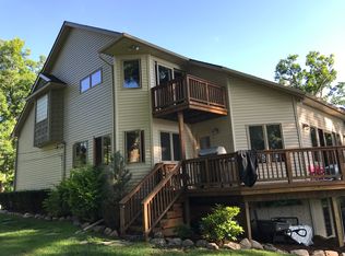 1805 Grove St, Highland, MI 48356