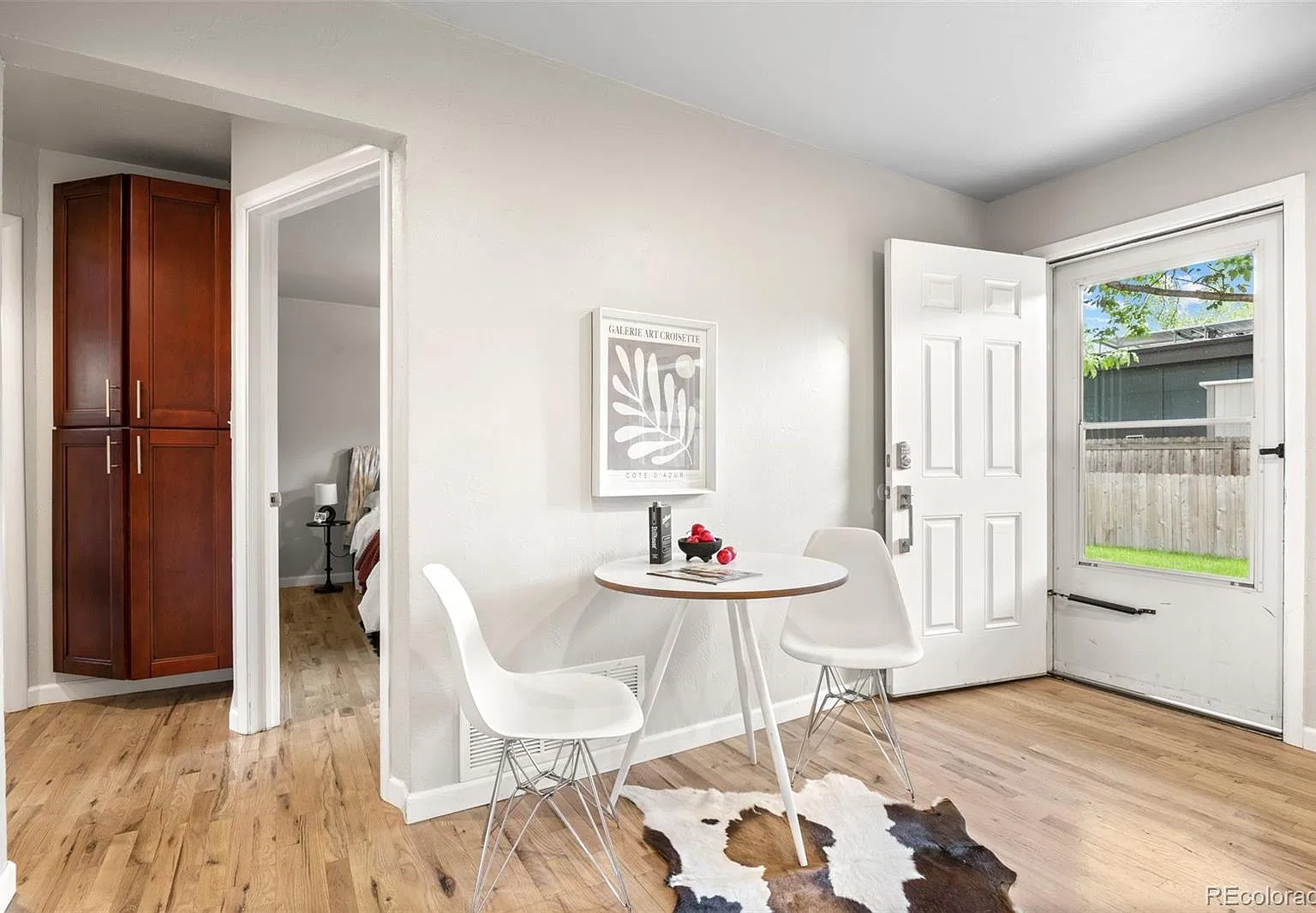 2 bed, 822 sqft, $2,300 — Photo 3