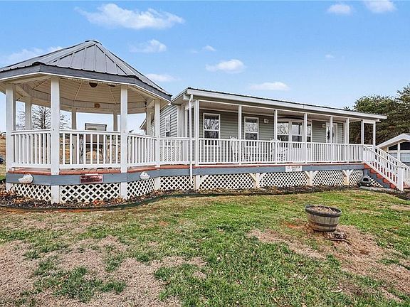 4th image of 121 Grand View Dr