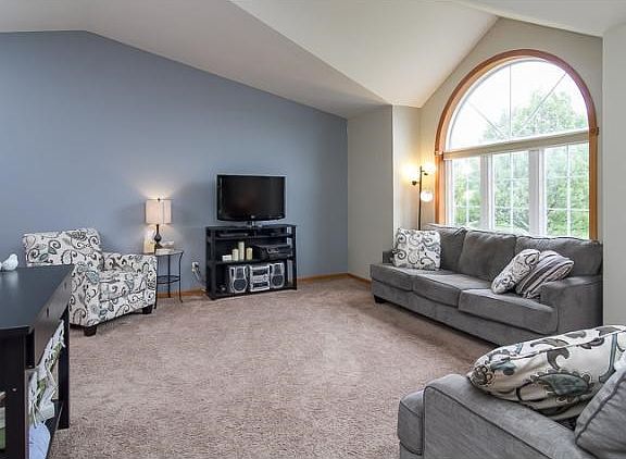 Vaulted ceilings, transom window and newer carpet throughout.