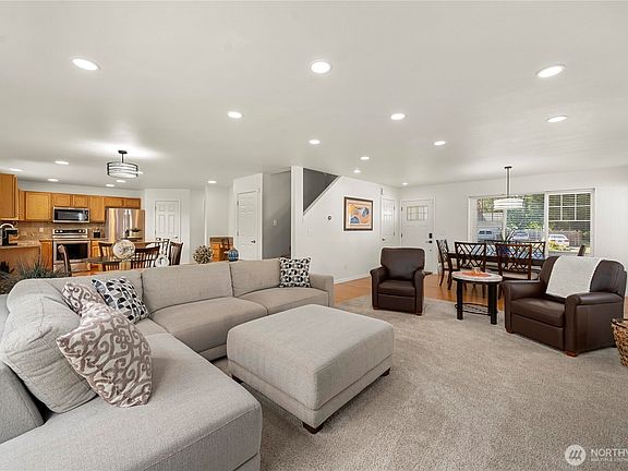 3rd image of 11415 210th Avenue Ct E