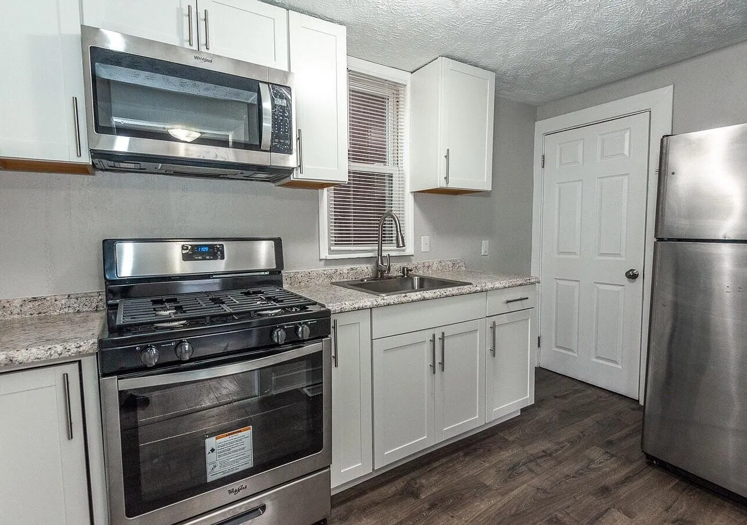 Gorgeous 4 bedroom home in Beechview available November 15! — Photo 1