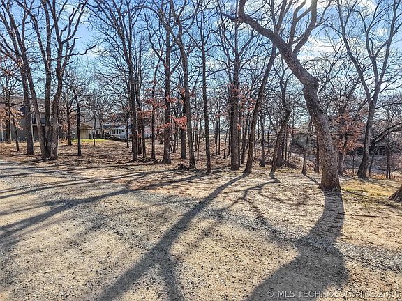 4th image of 59 Hickory St