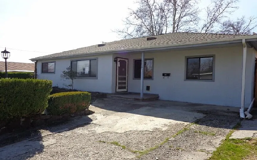 925 Pioneer St photo 1