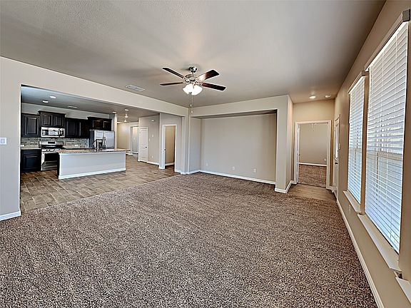 4th image of 2606 Lavender Ln