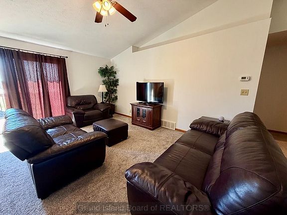 4th image of 4035 Lillie Dr
