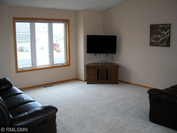 5th image of 809 Chalupsky Ave SE