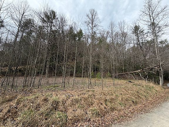 5th image of Maple Rest Ln