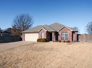 204 N Oak Pl, Broken Arrow, OK 74012