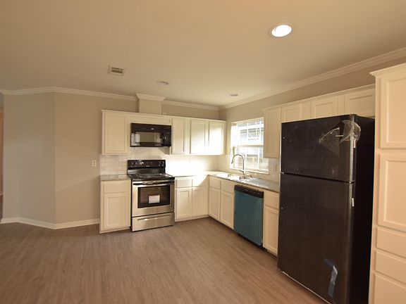 3rd image of 106 Stoneburg Dr