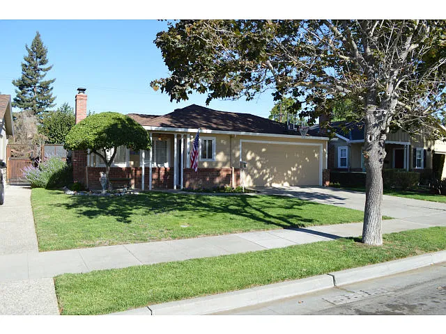 1960 Jonathan Ave photo 1