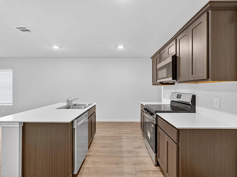 1413 Brook Ln — Photo 9