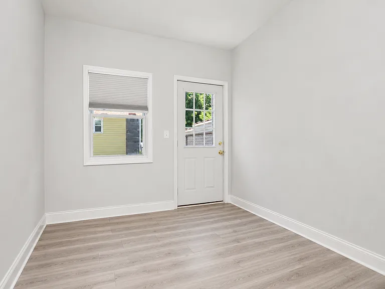 2 S New St #3 — Photo 15