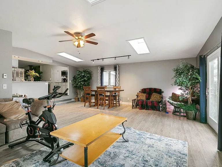 813 Table Mountain Ct — Photo 9