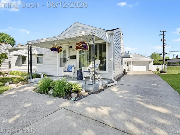 3223 S Stella Ct, Trenton, MI 48183