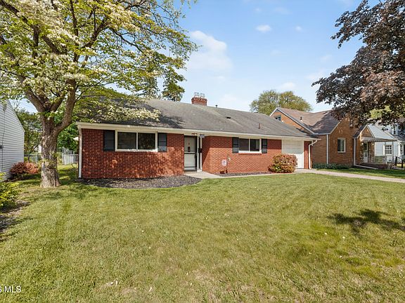 2nd image of 3211 Aldringham Rd
