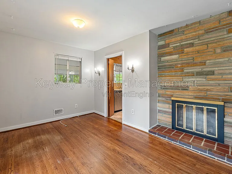 1823 Curtis Dr — Photo 6