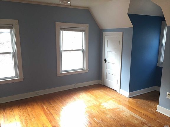 4th image of 114 Liberty Ave