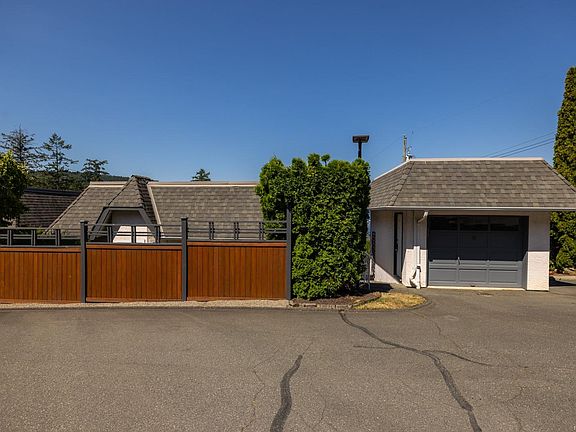 3rd image of 930 Josephine Rd #12
