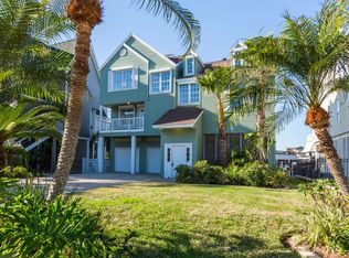 926 Long Reach Dr, Tiki Island, TX 77554