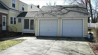 2nd image of 500 Lake Forest Dr