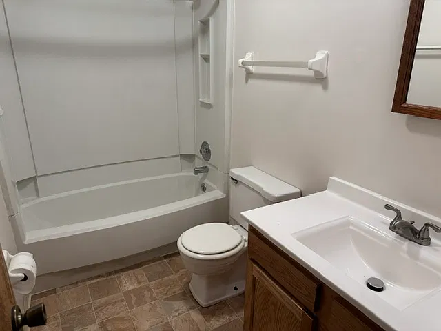 2 bed, 1.5 bath, 1350 sqft, $1,399 — Photo 2