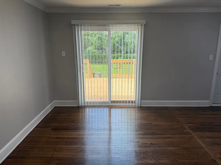 305 Sylvania Ave — Photo 6