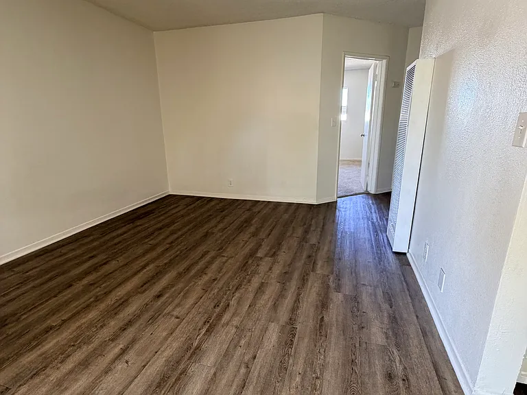 Pampas Lane Apartments — Photo 23