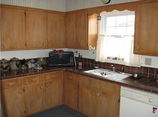 5th image of 2910 Mansfield Ave SE