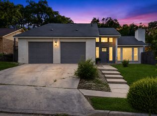 12111 Woodsrim St, Live Oak, TX 78233
