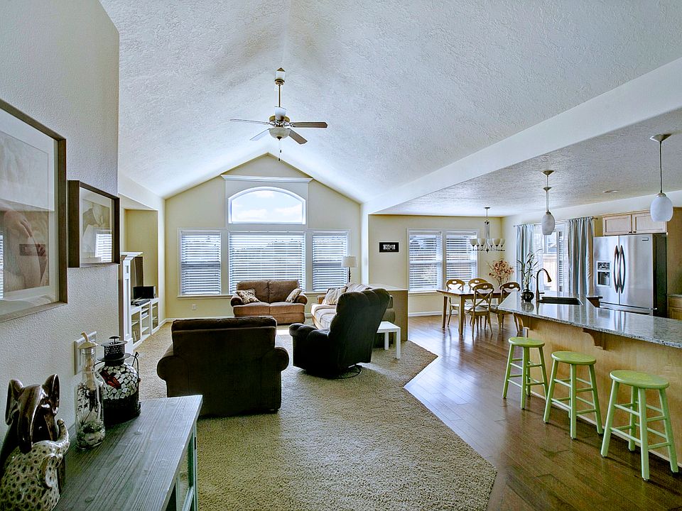 2nd image of 14874 Smith Rock Ave NE