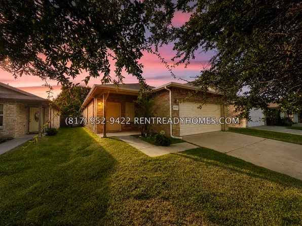 8820 Moon Rise Ct, Fort Worth, TX 76244