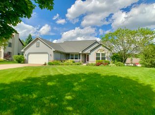 7130 W Woodbury Dr, Franklin, WI 53132