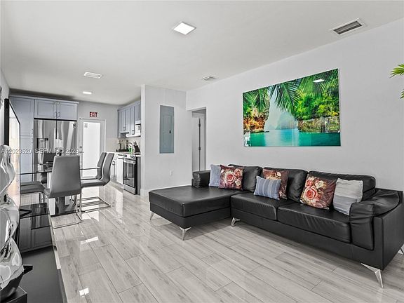 3rd image of 1431 SW 29th St #1431