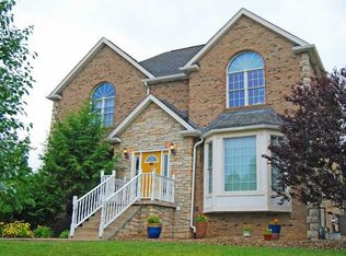 103 Cobblestone Ct, Oakdale, PA