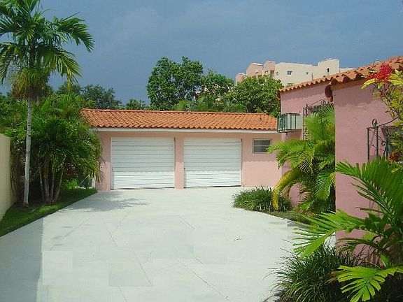 Detached 1,000 sqft Garage