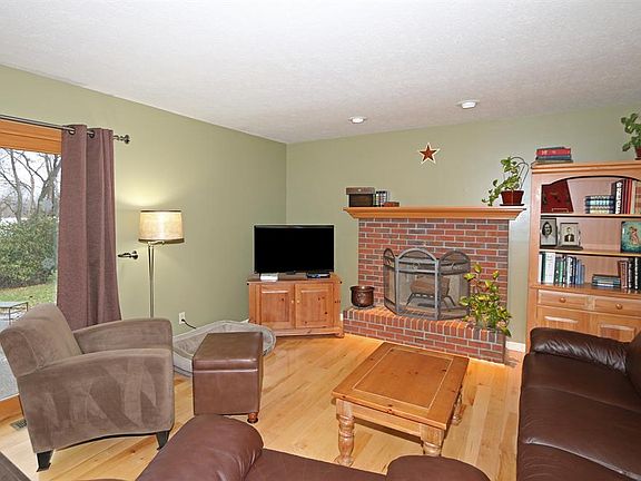 5th image of 671 N Bay Ct