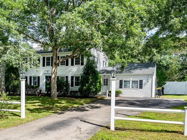 82 Skunknet Road, Centerville, MA 02632