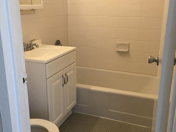 4th image of 1023 Arlington Blvd #447